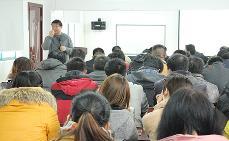 安邦邀請著名經(jīng)濟學(xué)教授陸滿平來企做“融資上市”培訓(xùn)(圖1) 安邦邀請著名經(jīng)濟學(xué)教授陸滿平來企做“融資上市”培訓(xùn)(圖1)