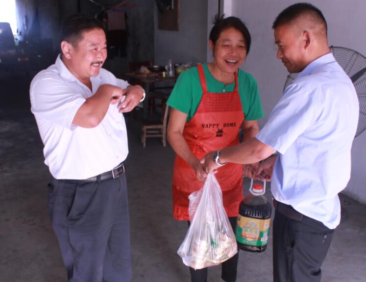 安邦電氣股份開展“迎中秋送月餅”活動(dòng) 溫暖員工思鄉(xiāng)情(圖1) 安邦電氣股份開展“迎中秋送月餅”活動(dòng) 溫暖員工思鄉(xiāng)情(圖1)