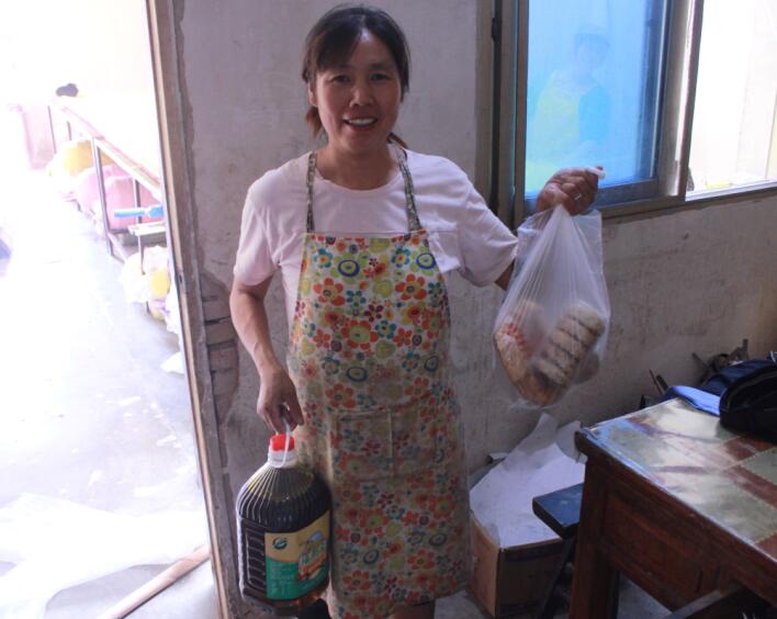 安邦電氣股份開展“迎中秋送月餅”活動(dòng) 溫暖員工思鄉(xiāng)情(圖3) 安邦電氣股份開展“迎中秋送月餅”活動(dòng) 溫暖員工思鄉(xiāng)情(圖3)